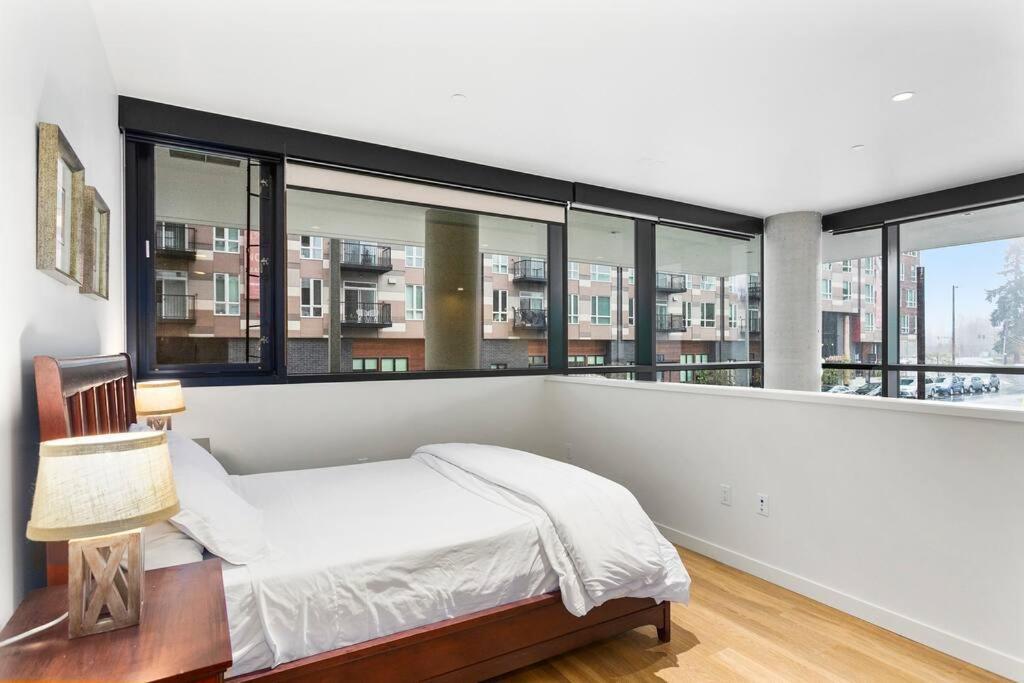 Airy And Open Corner Loft - 92 Walkscore Redmond Eksteriør bilde