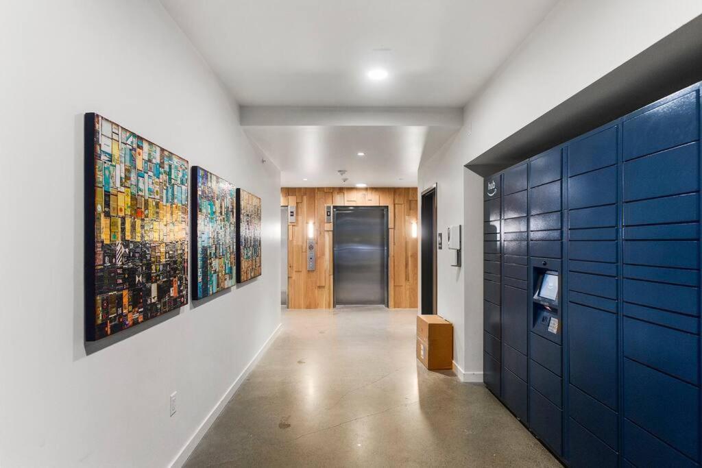 Airy And Open Corner Loft - 92 Walkscore Redmond Eksteriør bilde