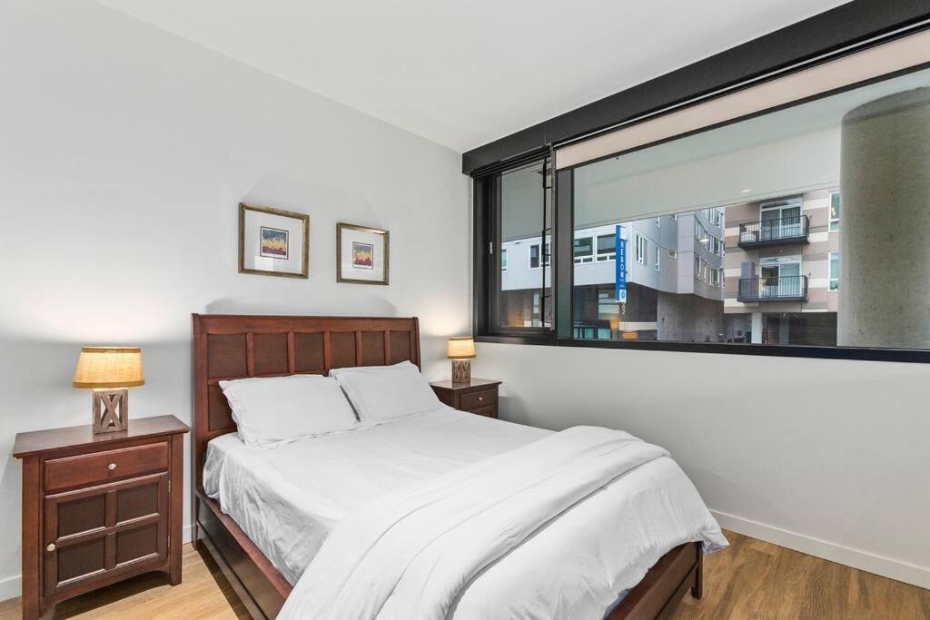 Airy And Open Corner Loft - 92 Walkscore Redmond Eksteriør bilde
